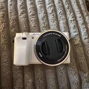 Sony Compact White Digital Camera a6000